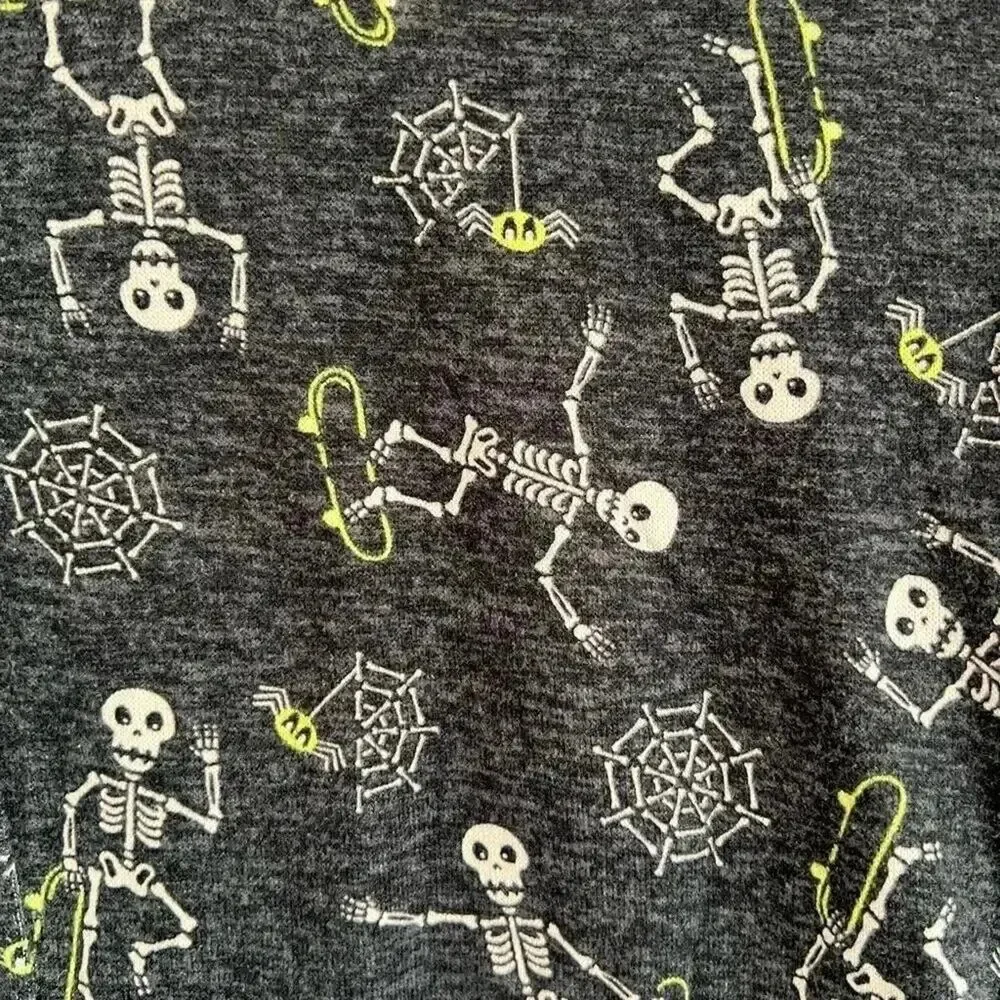 Trick or Treat gender neutral skeleton pajama set Size 6
